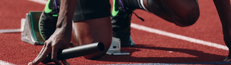 足球战术分析视频 - 教练在战术板前讲解